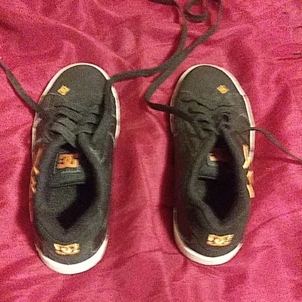 DC shoes